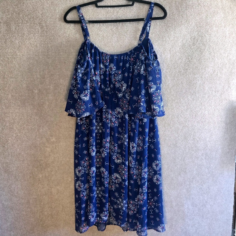 Torrid Navy Blue Floral Medallion Chiffon Cold Shoulder‎ Dress Size 1 NWT